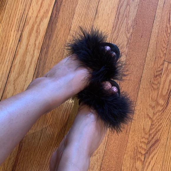 Black fluffy feather heels 😍 - Picture 8 of 8